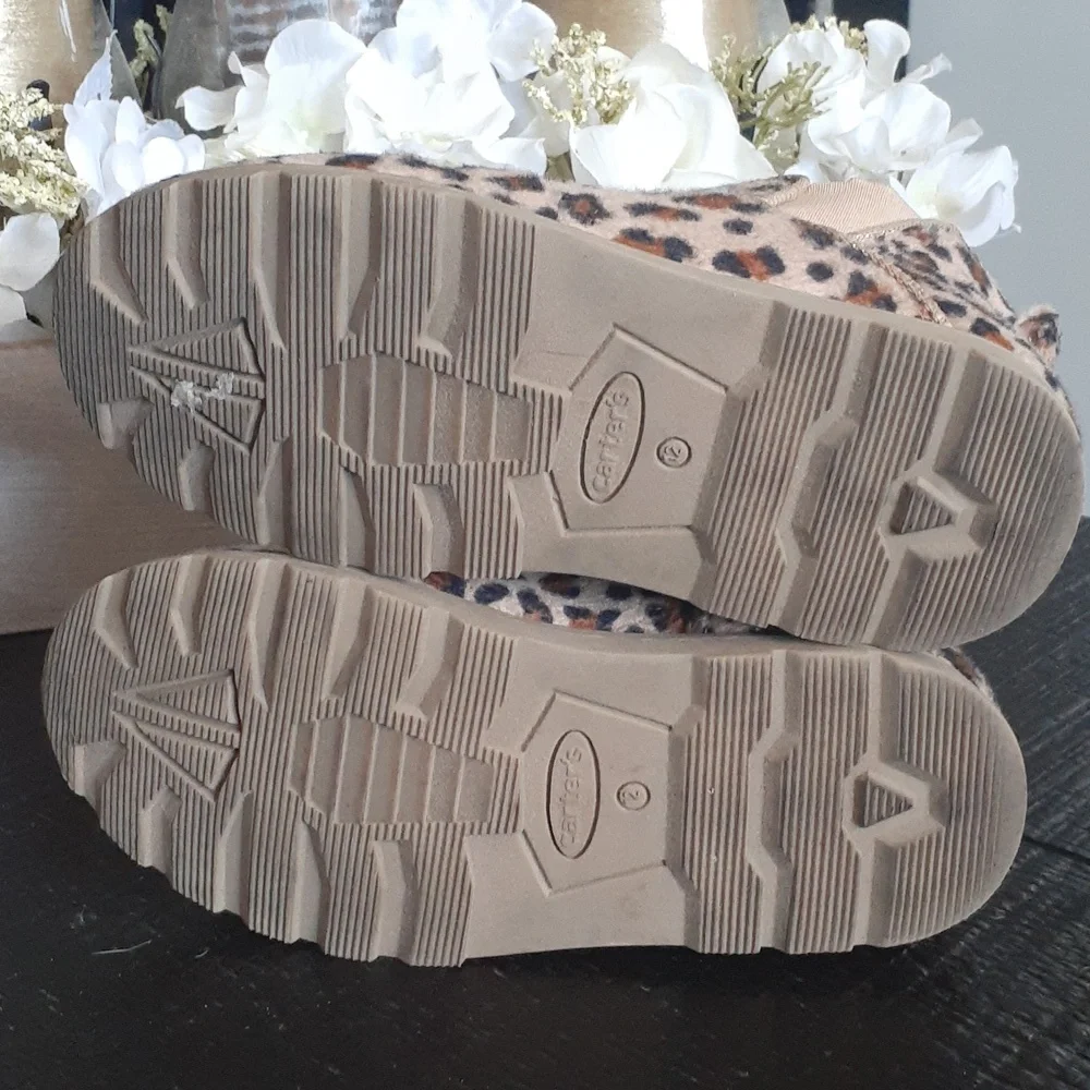 CARTER'S BOOTIES ANIMALS PRINTS